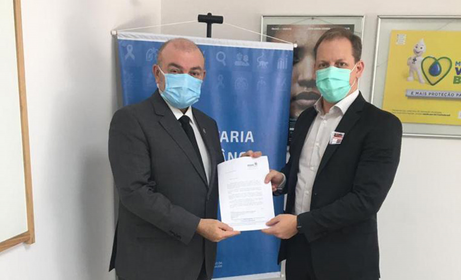 Paraná reitera pedido ao MS de mais vacinas aos trabalhadores da saúde. O diretor-geral da Sesa, Nestor Werner Junior, esteve novamente no Ministério da Saúde e colocou os números que representam a defasagem de 78.400 doses ao Estado para este grupo.  -  Foto: SESA