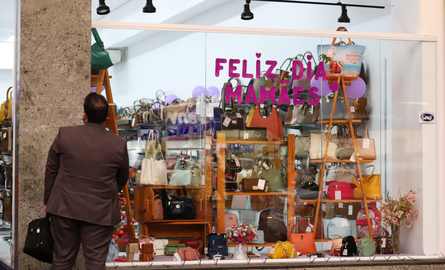 Menor Preço: aplicativo ajuda a economizar nas compras deste Dia das Mães. Foto: Geraldo Bubniak/AEN
