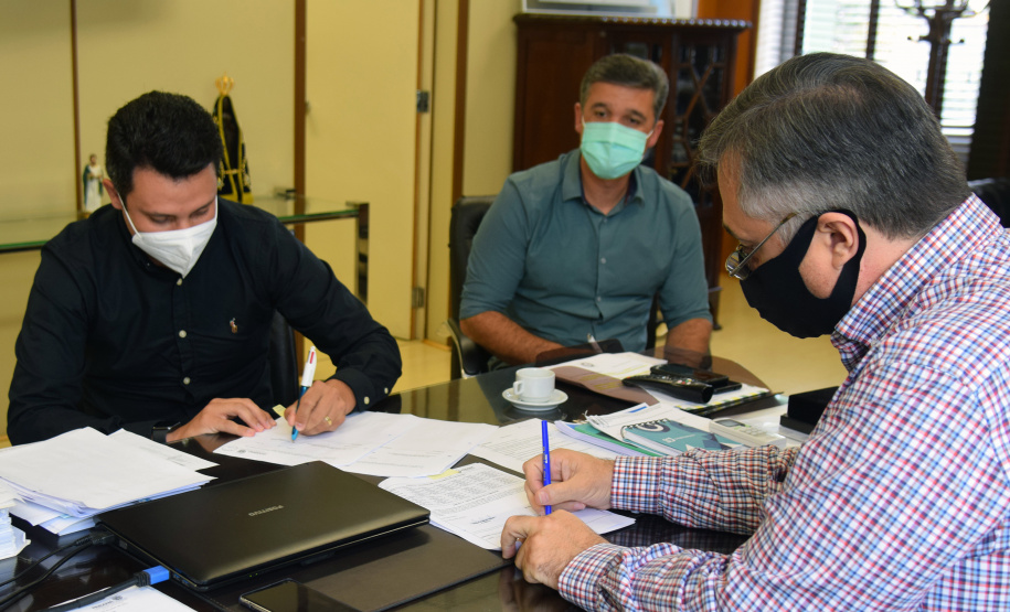 O secretário de Estado da Saúde, Beto Preto, reafirmou nesta terça-feira (4) o compromisso com o Consórcio Público Intermunicipal de Saúde do Setentrião Paranaense (Cisamusep). O consórcio atende os trinta municípios da 15ª Regional de Saúde de Maringá.  -  Américo Antonio/SESA
