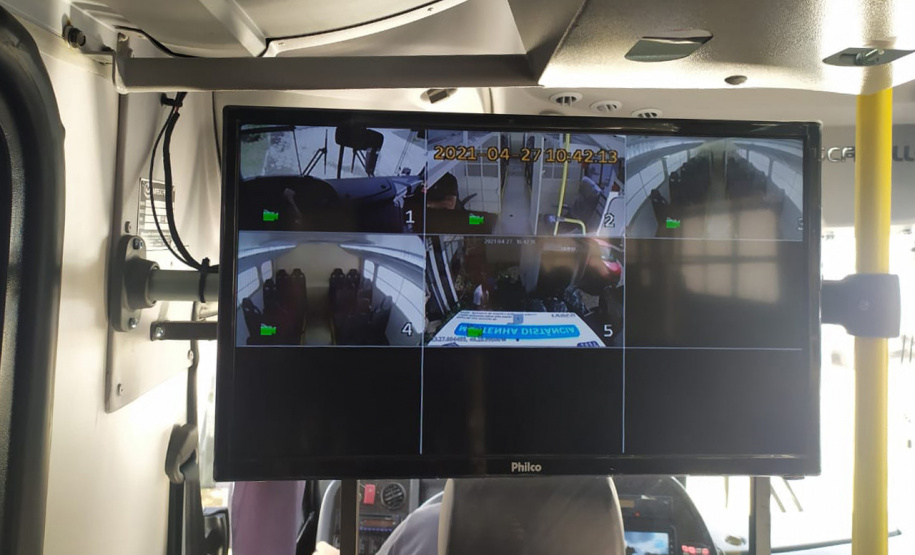 A Secretaria da Segurança Pública do Paraná recebeu nesta terça-feira (4) dois ônibus adaptados para escolta de presos oriundos do Ministério da Justiça e Segurança Pública (MJSP). Eles serão destinados ao Departamento Penitenciário do Paraná (Depen). O secretário Romulo Marinho Soares esteve em São Paulo para receber os veículos. - Curitiba, 05/05/2021 - Foto: SESP/PR