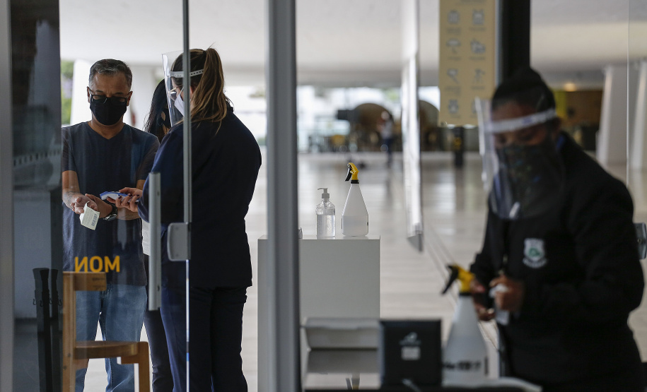 MON e MAC Paraná reabrem ao público com protocolos de segurança e novas exposições. Foto : Jonathan Campos / AEN