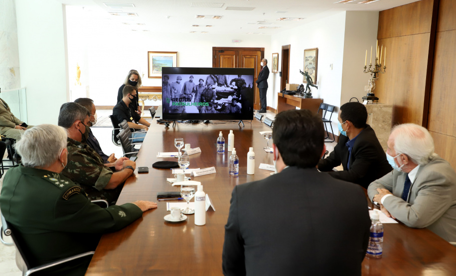 O governador Carlos Massa Ratinho Junior apresentou nesta quarta-feira (5) ao presidente do Superior Tribunal Militar (STM), general do Exército Luis Carlos Gomes Mattos, o projeto de Ponta Grossa para receber a Escola de Sargentos das Armas (ESA) do Exército Brasileiro.  Foto: Ari Dias/AEN