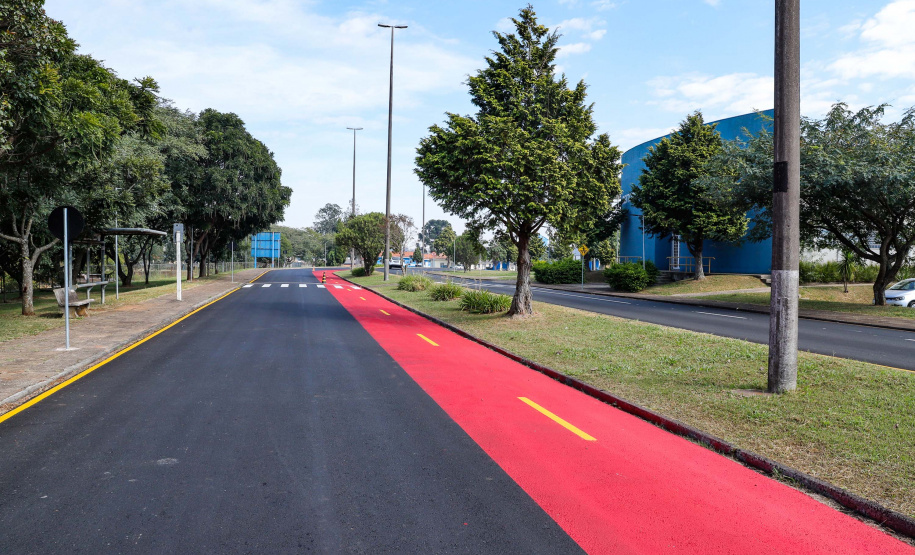 Nesta quarta-feira (05), o Secretário da Infraestrutura e Logística do Paraná, Sandro Alex, acompanhado do reitor da Universidade Estadual de Ponta Grossa, Miguel Sanches Neto, e da prefeita Elizabeth Schmidt, inaugurou o recapeamento asfáltico do campus de Uvaranas.Foto: Rodrigo Felix Leal/SEIL