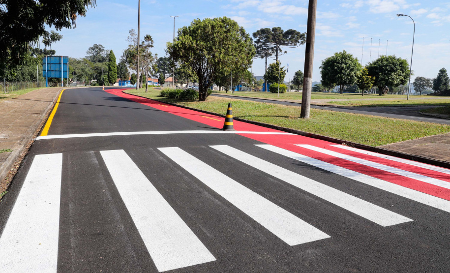 Nesta quarta-feira (05), o Secretário da Infraestrutura e Logística do Paraná, Sandro Alex, acompanhado do reitor da Universidade Estadual de Ponta Grossa, Miguel Sanches Neto, e da prefeita Elizabeth Schmidt, inaugurou o recapeamento asfáltico do campus de Uvaranas.Foto: Rodrigo Felix Leal/SEIL