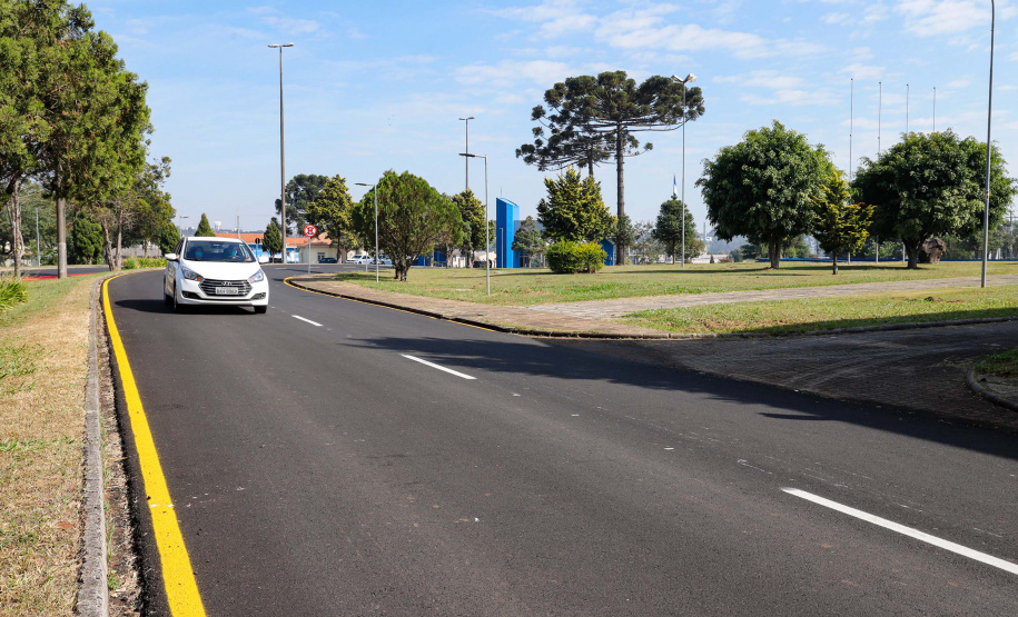 Nesta quarta-feira (05), o Secretário da Infraestrutura e Logística do Paraná, Sandro Alex, acompanhado do reitor da Universidade Estadual de Ponta Grossa, Miguel Sanches Neto, e da prefeita Elizabeth Schmidt, inaugurou o recapeamento asfáltico do campus de Uvaranas.Foto: Rodrigo Felix Leal/SEIL