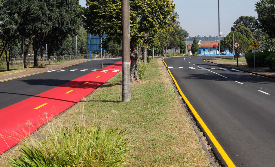Nesta quarta-feira (05), o Secretário da Infraestrutura e Logística do Paraná, Sandro Alex, acompanhado do reitor da Universidade Estadual de Ponta Grossa, Miguel Sanches Neto, e da prefeita Elizabeth Schmidt, inaugurou o recapeamento asfáltico do campus de Uvaranas.Foto: Rodrigo Felix Leal/SEIL