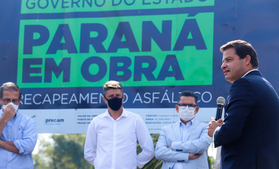 Nesta quarta-feira (05), o Secretário da Infraestrutura e Logística do Paraná, Sandro Alex, acompanhado do reitor da Universidade Estadual de Ponta Grossa, Miguel Sanches Neto, e da prefeita Elizabeth Schmidt, inaugurou o recapeamento asfáltico do campus de Uvaranas.Foto: Rodrigo Felix Leal/SEIL