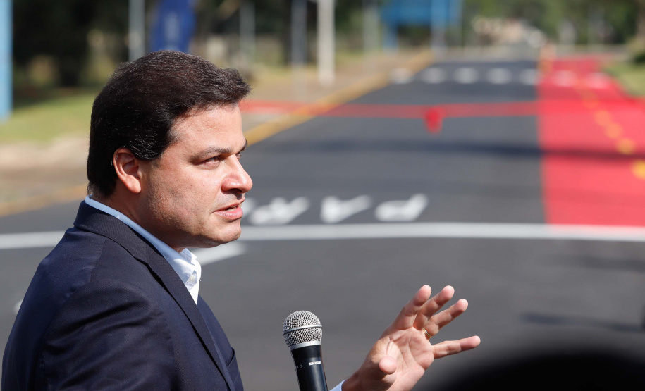 Nesta quarta-feira (05), o Secretário da Infraestrutura e Logística do Paraná, Sandro Alex, acompanhado do reitor da Universidade Estadual de Ponta Grossa, Miguel Sanches Neto, e da prefeita Elizabeth Schmidt, inaugurou o recapeamento asfáltico do campus de Uvaranas.Foto: Rodrigo Felix Leal/SEIL