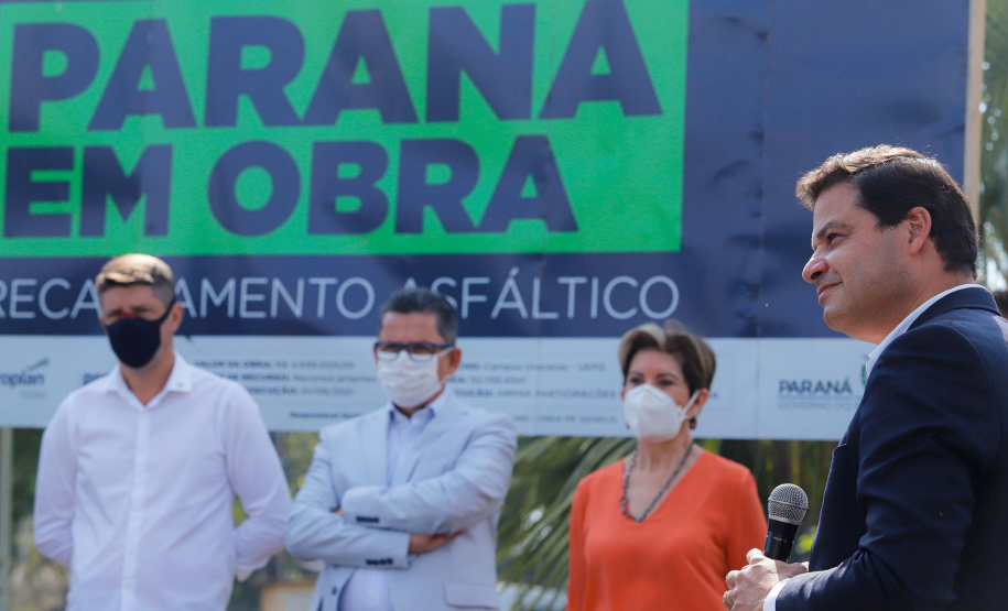 Nesta quarta-feira (05), o Secretário da Infraestrutura e Logística do Paraná, Sandro Alex, acompanhado do reitor da Universidade Estadual de Ponta Grossa, Miguel Sanches Neto, e da prefeita Elizabeth Schmidt, inaugurou o recapeamento asfáltico do campus de Uvaranas.Foto: Rodrigo Felix Leal/SEIL