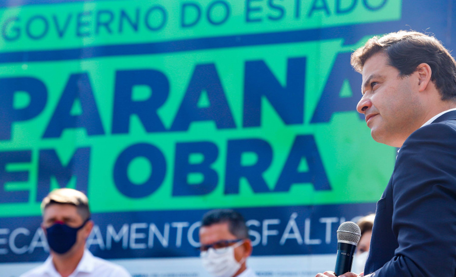 Nesta quarta-feira (05), o Secretário da Infraestrutura e Logística do Paraná, Sandro Alex, acompanhado do reitor da Universidade Estadual de Ponta Grossa, Miguel Sanches Neto, e da prefeita Elizabeth Schmidt, inaugurou o recapeamento asfáltico do campus de Uvaranas.Foto: Rodrigo Felix Leal/SEIL