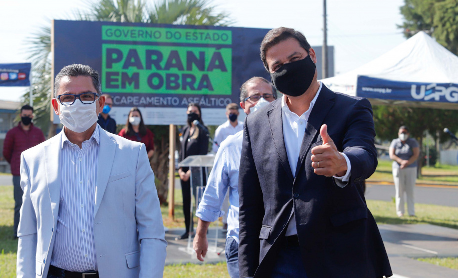 Nesta quarta-feira (05), o Secretário da Infraestrutura e Logística do Paraná, Sandro Alex, acompanhado do reitor da Universidade Estadual de Ponta Grossa, Miguel Sanches Neto, e da prefeita Elizabeth Schmidt, inaugurou o recapeamento asfáltico do campus de Uvaranas.Foto: Rodrigo Felix Leal/SEIL
