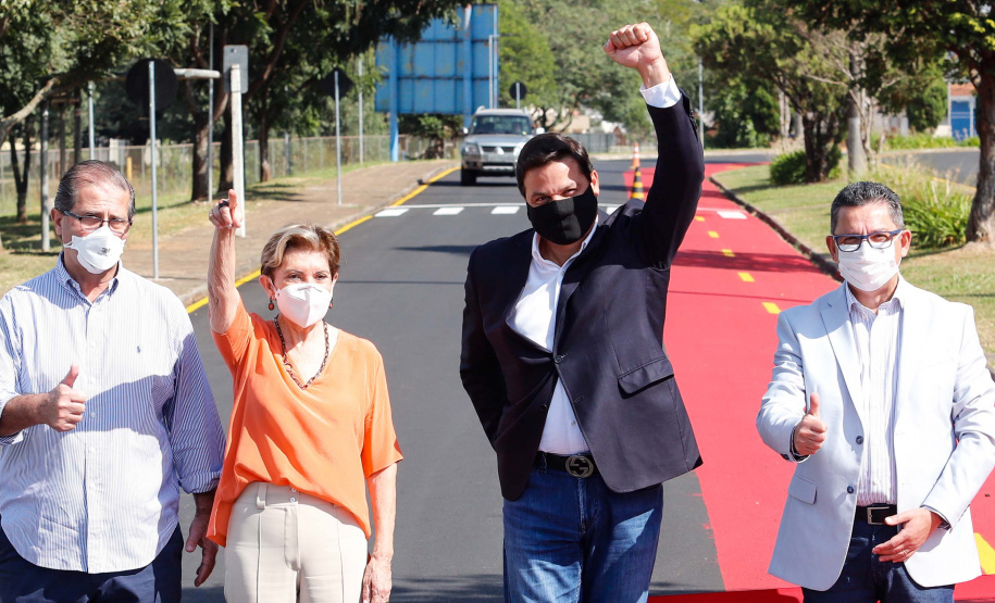 Nesta quarta-feira (05), o Secretário da Infraestrutura e Logística do Paraná, Sandro Alex, acompanhado do reitor da Universidade Estadual de Ponta Grossa, Miguel Sanches Neto, e da prefeita Elizabeth Schmidt, inaugurou o recapeamento asfáltico do campus de Uvaranas.Foto: Rodrigo Felix Leal/SEIL