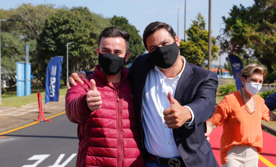 Nesta quarta-feira (05), o Secretário da Infraestrutura e Logística do Paraná, Sandro Alex, acompanhado do reitor da Universidade Estadual de Ponta Grossa, Miguel Sanches Neto, e da prefeita Elizabeth Schmidt, inaugurou o recapeamento asfáltico do campus de Uvaranas.Foto: Rodrigo Felix Leal/SEIL