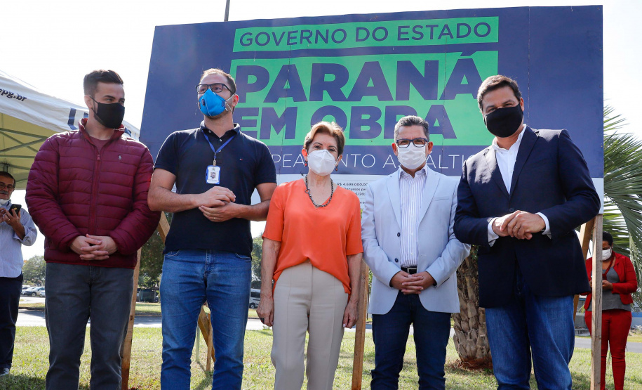 Nesta quarta-feira (05), o Secretário da Infraestrutura e Logística do Paraná, Sandro Alex, acompanhado do reitor da Universidade Estadual de Ponta Grossa, Miguel Sanches Neto, e da prefeita Elizabeth Schmidt, inaugurou o recapeamento asfáltico do campus de Uvaranas.Foto: Rodrigo Felix Leal/SEIL