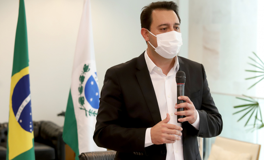 O governador Carlos Massa Ratinho Junior assinou nesta quinta-feira (6), em um ato no Palácio Iguaçu, os decretos que autorizam a promoção de praças da Polícia Militar do Paraná (policiais e bombeiros militares) e a regulamentação da diária extrajornada para policiais militares. Foto:Ari Dias/AEN