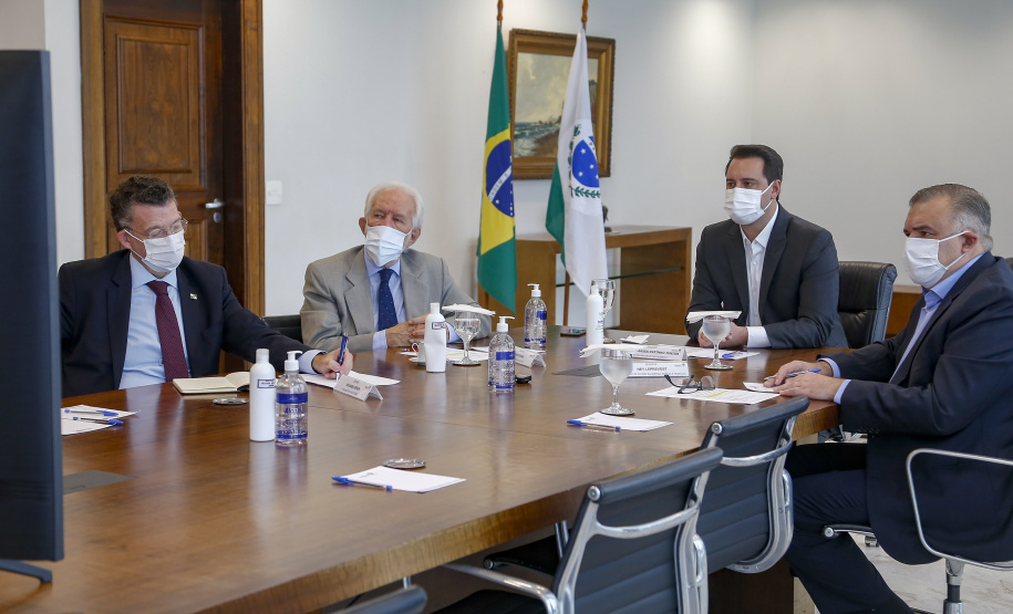 GERDAU - Governador Carlos Massa Ratinho Junior com representantes da GerdauFoto Gilson Abreu/AEN