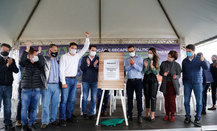 O governador Carlos Massa Ratinho Junior entregou nesta quinta-feira (06) as obras de pavimentação e recape asfáltico da Rodovia Municipal João Maria de Jesus, em Turvo, na Região Central do Paraná.Foto: Jonathan Campos/AEN