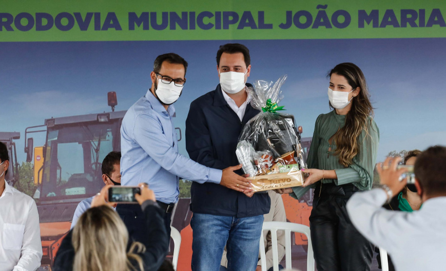 O governador Carlos Massa Ratinho Junior entregou nesta quinta-feira (06) as obras de pavimentação e recape asfáltico da Rodovia Municipal João Maria de Jesus, em Turvo, na Região Central do Paraná.Foto: Jonathan Campos/AEN