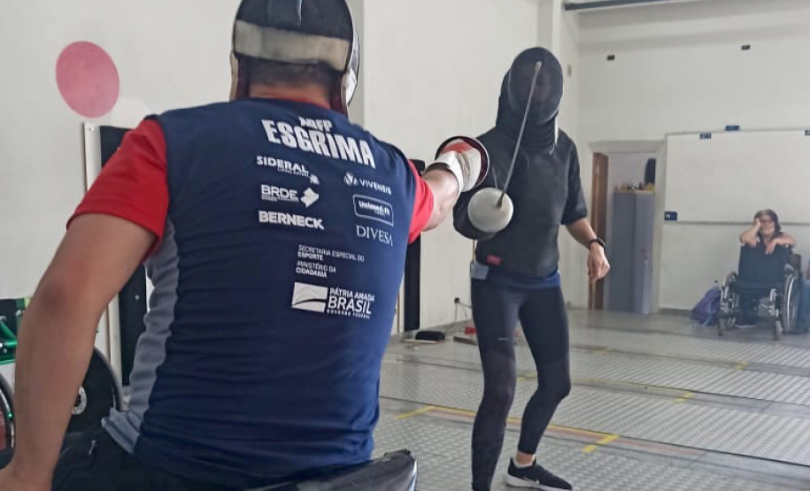 Equipe paranaense de esgrima em cadeira de rodas é referência nacional - Foto: ADFP.
