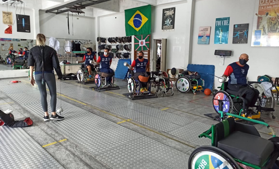 Equipe paranaense de esgrima em cadeira de rodas é referência nacional - Foto: ADFP.