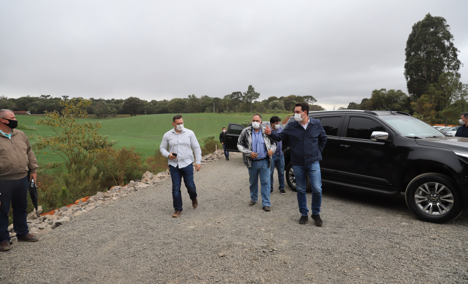 PRC239 Pitanga O governador Carlos Massa Ratinho Junior visita nesta quinta-feira (6) as obras da PRC-239, entre Pitanga e Mato Rico, no Centro do Estado. O Governo do Paraná está investindo quase R$ 90 milhões na implantação de 43 quilômetros de asfalto. 06/05/2021 - Foto: Geraldo Bubniak/AEN