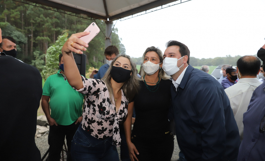 PRC239 Pitanga O governador Carlos Massa Ratinho Junior visita nesta quinta-feira (6) as obras da PRC-239, entre Pitanga e Mato Rico, no Centro do Estado. O Governo do Paraná está investindo quase R$ 90 milhões na implantação de 43 quilômetros de asfalto. 06/05/2021 - Foto: Geraldo Bubniak/AEN