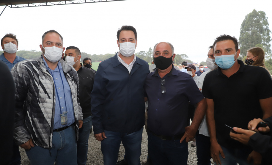 PRC239 Pitanga O governador Carlos Massa Ratinho Junior visita nesta quinta-feira (6) as obras da PRC-239, entre Pitanga e Mato Rico, no Centro do Estado. O Governo do Paraná está investindo quase R$ 90 milhões na implantação de 43 quilômetros de asfalto. 06/05/2021 - Foto: Geraldo Bubniak/AEN