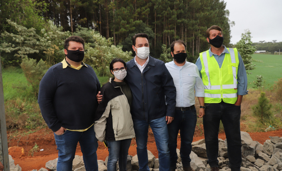 PRC239 Pitanga O governador Carlos Massa Ratinho Junior visita nesta quinta-feira (6) as obras da PRC-239, entre Pitanga e Mato Rico, no Centro do Estado. O Governo do Paraná está investindo quase R$ 90 milhões na implantação de 43 quilômetros de asfalto. 06/05/2021 - Foto: Geraldo Bubniak/AEN