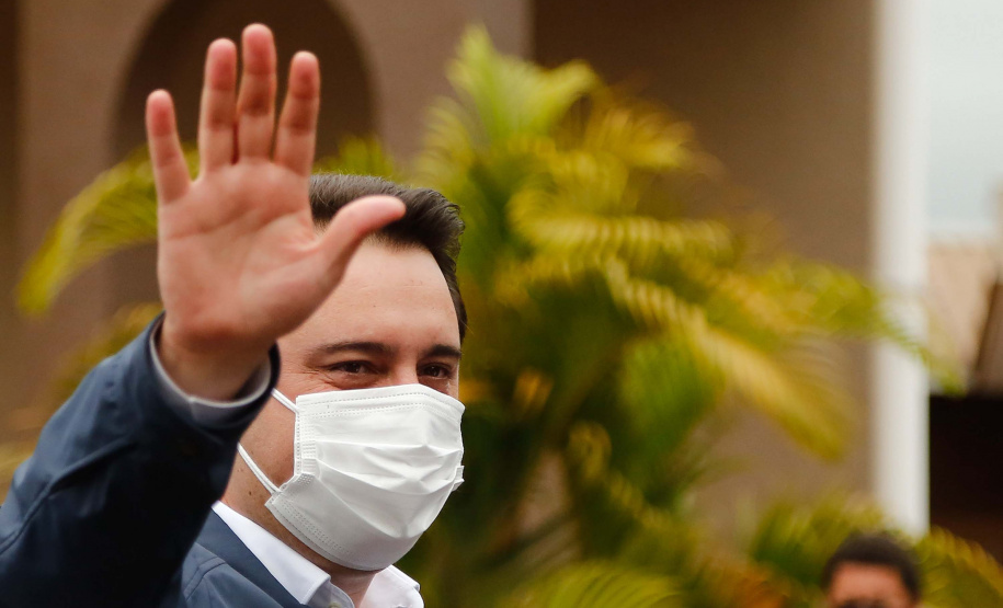 Um dos principais segmentos econômicos de Iretama, o turismo regional ganhou um importante impulso nesta quinta-feira (6). O governador Carlos Massa Ratinho Junior inaugurou a obra de recuperação asfáltica de um trecho de 3 quilômetros da PR-462, batizada recentemente de Estrada Municipal Bernardo Ribas Carli, em homenagem ao deputado estadual morto em um desastre aéreo em 2018.Foto: Jonathan Campos/AEN