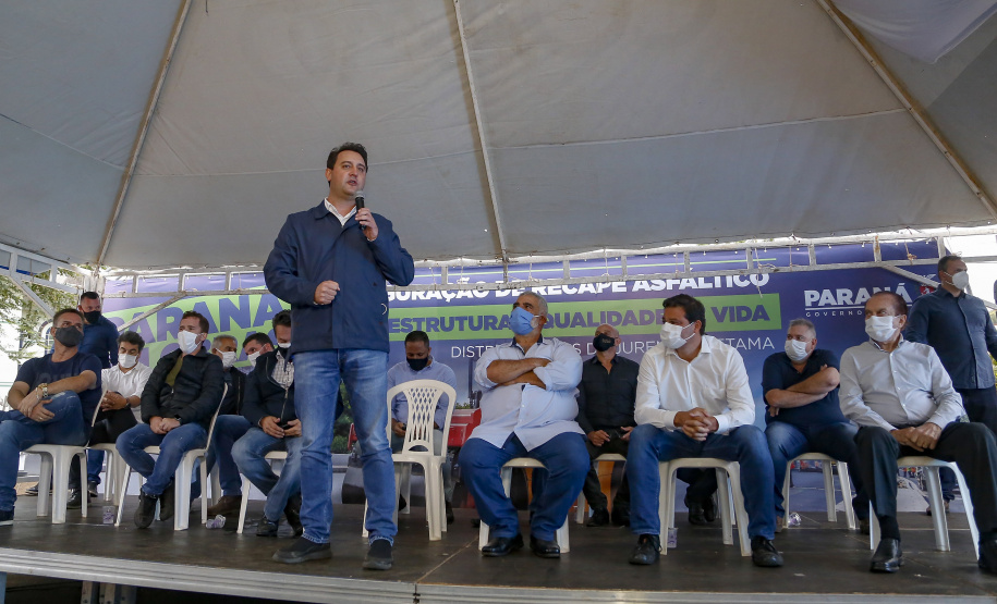 O governador Carlos Massa Ratinho Junior inaugura nesta quinta-feira (6) as obras de pavimentação asfáltica da Estrada Municipal do Distrito Águas de Jurema, em Iretama, no Centro do Estado. São 3 quilômetros entre a PR-462 e ponte dois do Rio Formoso. O investimento é de R$ 1,7 milhão
Foto Gilson Abreu/AEN