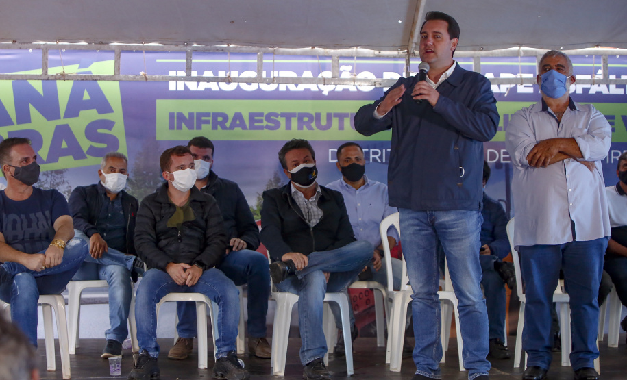 O governador Carlos Massa Ratinho Junior inaugura nesta quinta-feira (6) as obras de pavimentação asfáltica da Estrada Municipal do Distrito Águas de Jurema, em Iretama, no Centro do Estado. São 3 quilômetros entre a PR-462 e ponte dois do Rio Formoso. O investimento é de R$ 1,7 milhão
Foto Gilson Abreu/AEN