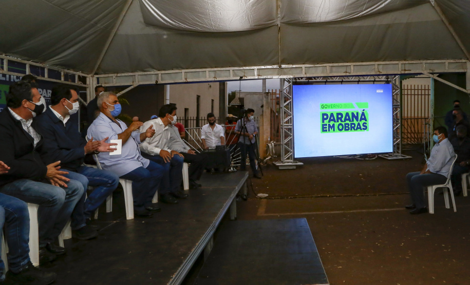 O governador Carlos Massa Ratinho Junior inaugura nesta quinta-feira (6) as obras de pavimentação asfáltica da Estrada Municipal do Distrito Águas de Jurema, em Iretama, no Centro do Estado. São 3 quilômetros entre a PR-462 e ponte dois do Rio Formoso. O investimento é de R$ 1,7 milhão
Foto Gilson Abreu/AEN