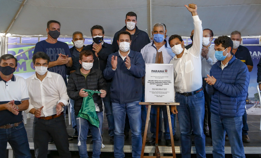 O governador Carlos Massa Ratinho Junior inaugura nesta quinta-feira (6) as obras de pavimentação asfáltica da Estrada Municipal do Distrito Águas de Jurema, em Iretama, no Centro do Estado. São 3 quilômetros entre a PR-462 e ponte dois do Rio Formoso. O investimento é de R$ 1,7 milhão
Foto Gilson Abreu/AEN