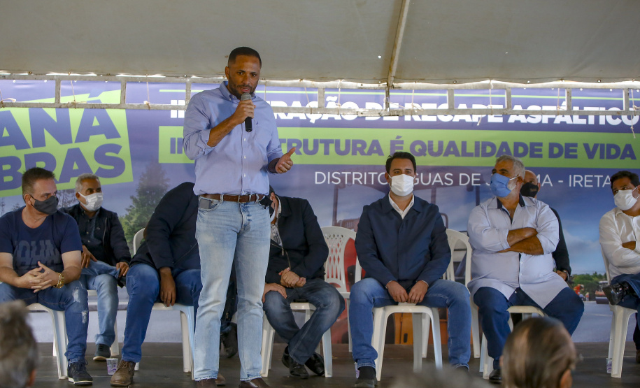 O governador Carlos Massa Ratinho Junior inaugura nesta quinta-feira (6) as obras de pavimentação asfáltica da Estrada Municipal do Distrito Águas de Jurema, em Iretama, no Centro do Estado. São 3 quilômetros entre a PR-462 e ponte dois do Rio Formoso. O investimento é de R$ 1,7 milhão
Foto Gilson Abreu/AEN