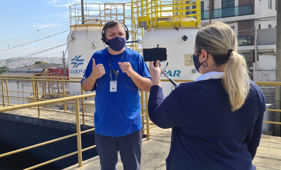 Visita virtual na Estação de Tratamento de Água de Ponta Grossa, uma das maiores do Paraná, guiada pelos empregados da Sanepar Luís Foltran e Luciana Garcia  - Foto: Sanepar