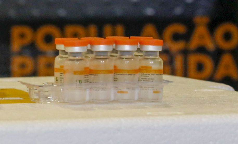 O Ministério da Saúde confirmou na manhã desta sexta-feira (7) o quantitativo de doses da Coronavac (parceria Sinovac/Butantan) da 18ª pauta de distribuição de imunizantes contra a Covid-19. Serão mais 57.800 doses, todas da chamada D2, a de reforço, garantindo proteção completa contra as formas mais graves da doença. - Curitiba, 07/05/2021 -
Foto: Gilson Abreu/AEN
18.01.2021