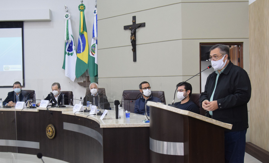 A implantação da unidade do Samu Regional em Guarapuava foi apresentada pelo secretário de Estado da Saúde, Beto Preto, nesta sexta-feira (7). Em audiência pública na Câmara Municipal de Guarapuava, prefeitos e vereadores, secretários municipais de Saúde e deputados ressaltaram a importância de uma unidade para o atendimento da 5ª Regional de Saúde. - Foto: Américo Antonio/SESA
