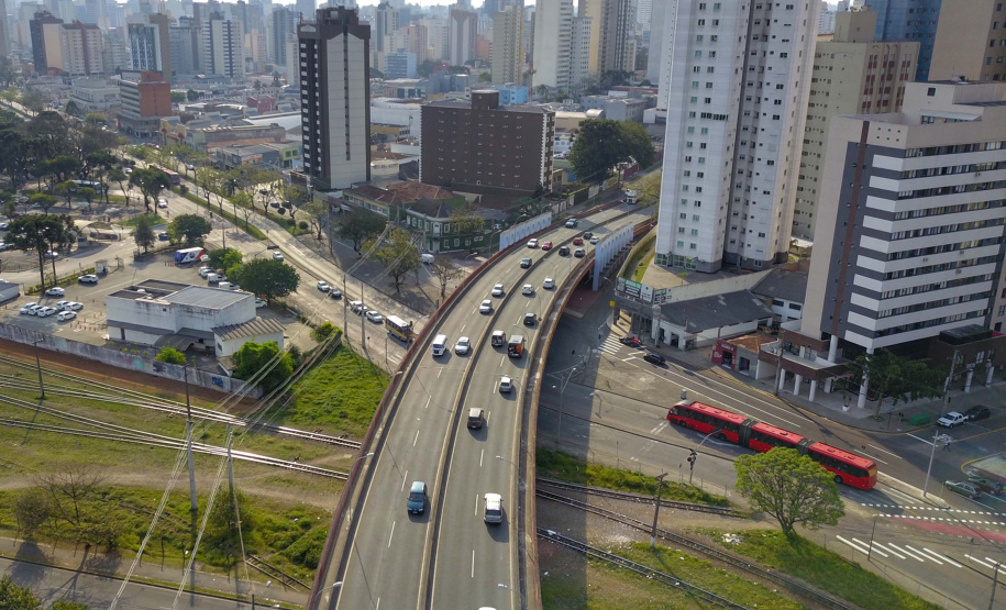 No Brasil, a produção do hidrogênio verde tem grande potencial por conta de sua matriz energética majoritariamente limpa. Promete ser uma opção bem-vinda para boa parte da frota automotiva, especialmente ônibus e caminhões, que hoje dependem do diesel. Foto: José Fernando Ogura/AEN
