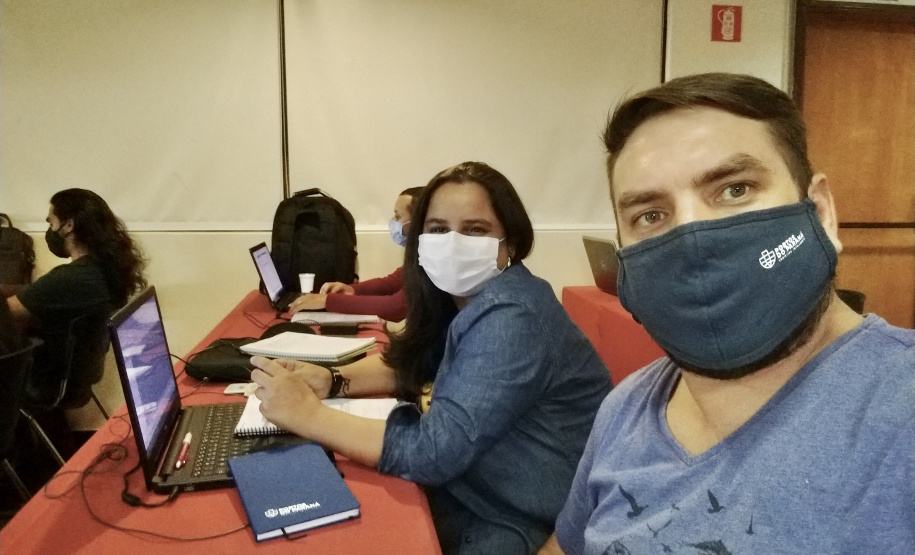 Funcionários da empresa pública Portos do Paraná participam, pela primeira vez, de uma qualificação em georreferenciamento, um instrumento que permite determinar a exata posição geográfica de um imóvel e sua dimensão. Com isso, os processos de arrendamentos de áreas portuárias ganham mais qualidade e eficiência. - Foto: Claudio NevesPortos do Paraná