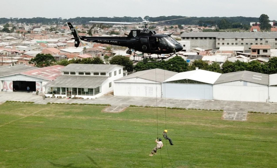 A Polícia Civil do Paraná (PCPR) realizou um treinamento de nivelamento aerotático para policiais civis, entre segunda-feira (3) e sexta-feira (7), em Curitiba. Ao todo, 25 servidores participaram da capacitação, ministrado pelo Grupamento de Operações Aéreas da PCPR.   -  Curitiba, 07/05/2021  -  foto: Polícia Civil do Paraná/SESP/PR