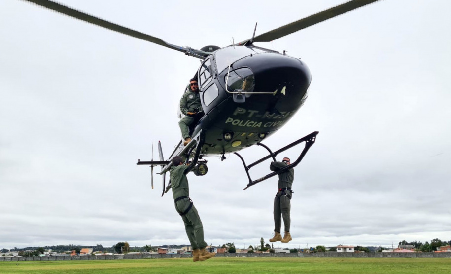 A Polícia Civil do Paraná (PCPR) realizou um treinamento de nivelamento aerotático para policiais civis, entre segunda-feira (3) e sexta-feira (7), em Curitiba. Ao todo, 25 servidores participaram da capacitação, ministrado pelo Grupamento de Operações Aéreas da PCPR.   -  Curitiba, 07/05/2021  -  foto: Polícia Civil do Paraná/SESP/PR