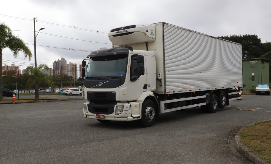 O Paraná recebeu neste sábado (08) mais 57.800 doses da vacina contra a Covid-19. O imunizante é o CoronaVac, produzido em parceria pela farmacêutica chinesa Sinovac e o Instituto Butantan, de São Paulo.  Foto:Ari Dias/AEN