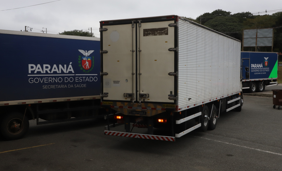 O Paraná recebeu neste sábado (08) mais 57.800 doses da vacina contra a Covid-19. O imunizante é o CoronaVac, produzido em parceria pela farmacêutica chinesa Sinovac e o Instituto Butantan, de São Paulo.  Foto:Ari Dias/AEN