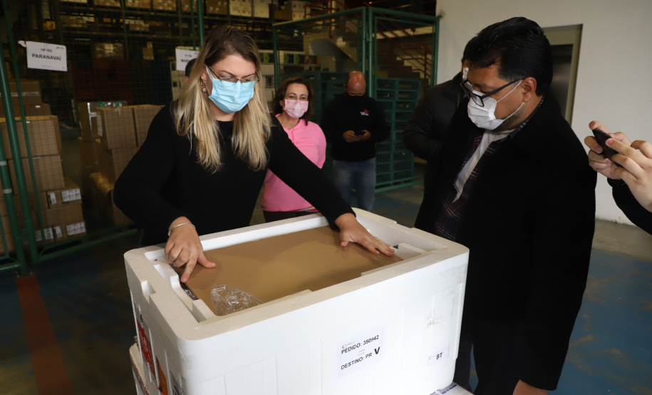 O Paraná recebeu neste sábado (08) mais 57.800 doses da vacina contra a Covid-19. O imunizante é o CoronaVac, produzido em parceria pela farmacêutica chinesa Sinovac e o Instituto Butantan, de São Paulo.  Foto:Ari Dias/AEN