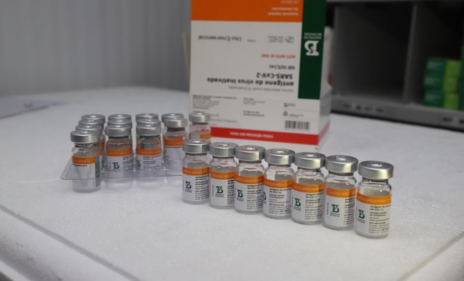 O Paraná recebeu neste sábado (08) mais 57.800 doses da vacina contra a Covid-19. O imunizante é o CoronaVac, produzido em parceria pela farmacêutica chinesa Sinovac e o Instituto Butantan, de São Paulo.  Foto:Ari Dias/AEN