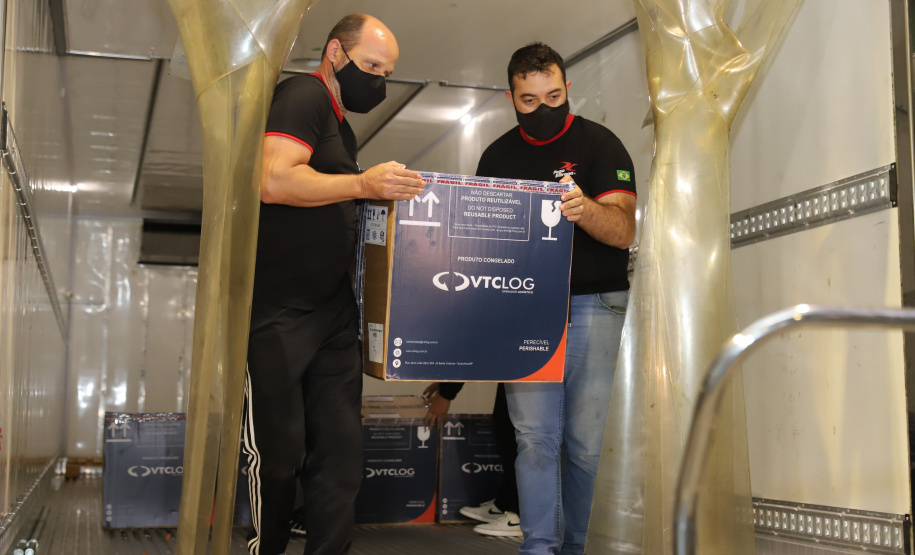 Nova remessa com 67,8 mil imunizantes da Pfizer chega nesta segunda
Foto: Geraldo Bubniak/AEN