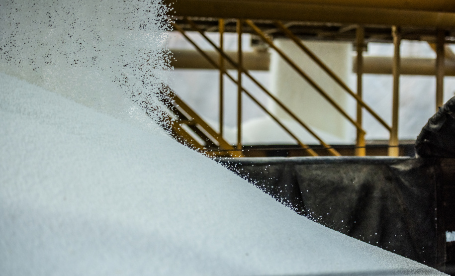 As importações puxaram a movimentação de cargas pelos portos do Paraná no primeiro quadrimestre do ano. Com altas significativas na descarga de produtos dos segmentos de Carga Geral e Granéis Sólidos, os terminais de Paranaguá e Antonina movimentaram 18.262.189 toneladas, de janeiro a abril. - Paranaguá, 10/05/2021 - Foto: Claudio Neves/Portos do Paraná