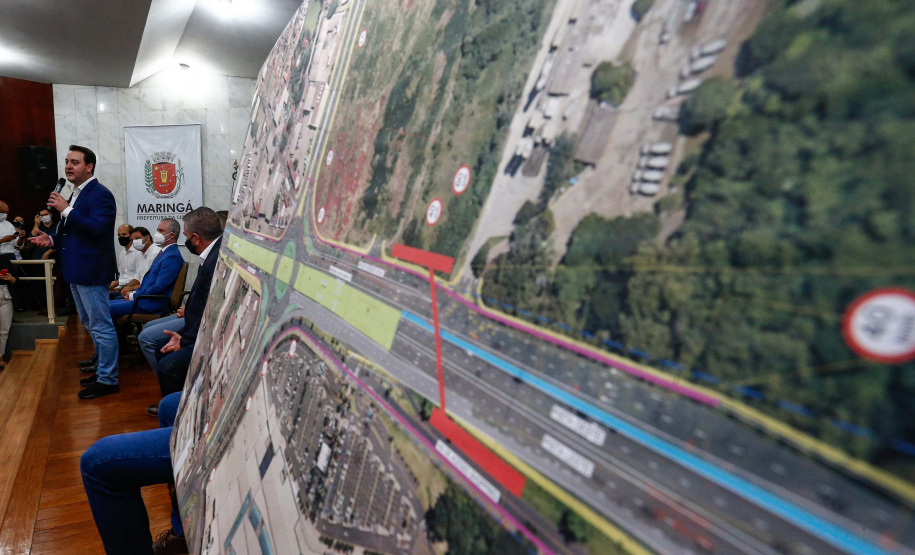 Maringá está em festa. A mais populosa cidade da Região Noroeste, com cerca de 430 mil habitantes, completou 74 anos nesta segunda-feira (10). Para celebrar, o Governo do Estado entregou dois presentes. São convênios assinados pelo governador Carlos Massa Ratinho Junior para obras de infraestrutura no município.
Foto: Jonathan Campos/AEN