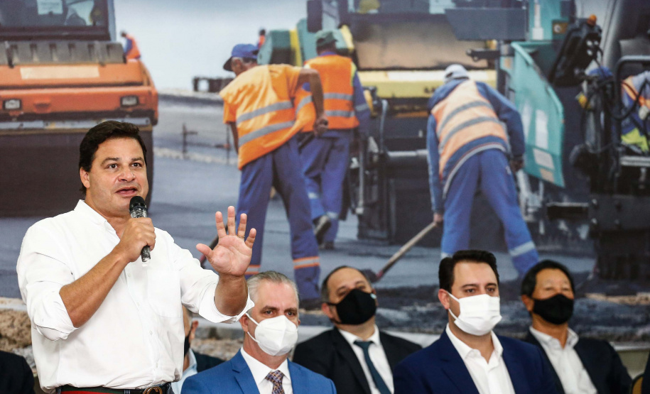 Maringá está em festa. A mais populosa cidade da Região Noroeste, com cerca de 430 mil habitantes, completou 74 anos nesta segunda-feira (10). Para celebrar, o Governo do Estado entregou dois presentes. São convênios assinados pelo governador Carlos Massa Ratinho Junior para obras de infraestrutura no município.
Foto: Jonathan Campos/AEN