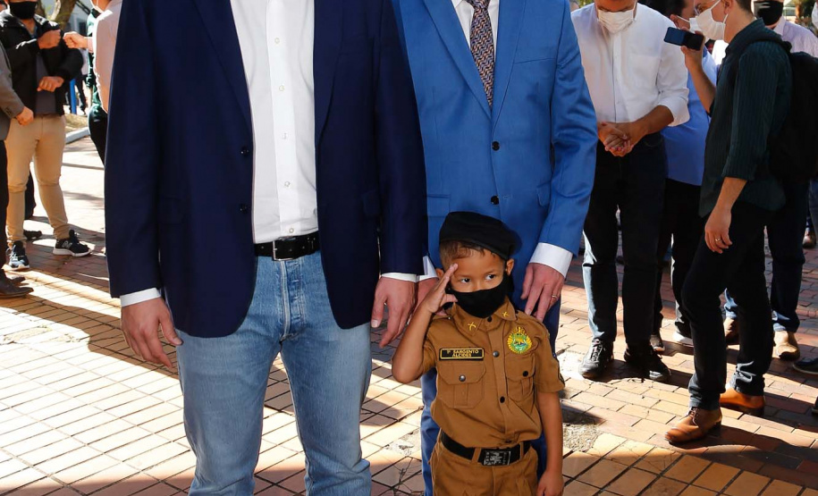 Maringá está em festa. A mais populosa cidade da Região Noroeste, com cerca de 430 mil habitantes, completou 74 anos nesta segunda-feira (10). Para celebrar, o Governo do Estado entregou dois presentes. São convênios assinados pelo governador Carlos Massa Ratinho Junior para obras de infraestrutura no município.
Foto: Jonathan Campos/AEN